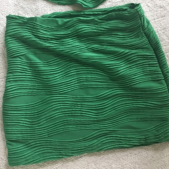 Shein mini skirt and matching halter top, new without tags, size small - Picture 2 of 9